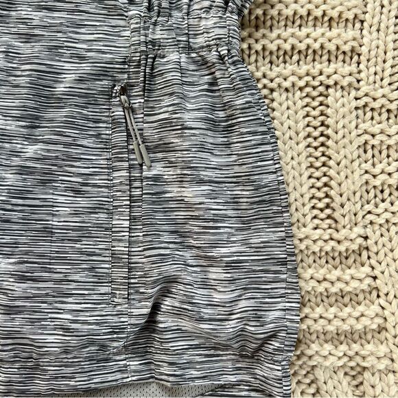 New Balance Women’s Water Resistance Windbreaker Jacket Gray Hoodie Size XL - Picture 7 of 16